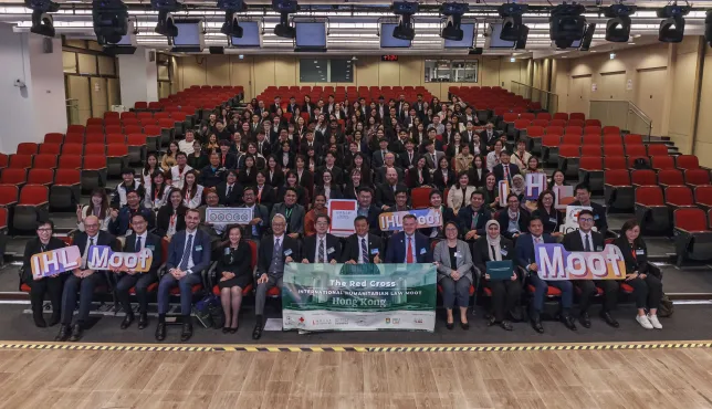 来自亚太地区的二十二支法学院队伍齐聚香港，在国际人道法模拟法庭比赛中展现卓越才能。第24届亚太区红十字国际人道法模拟法庭比赛在颁奖典礼中圆满落幕。