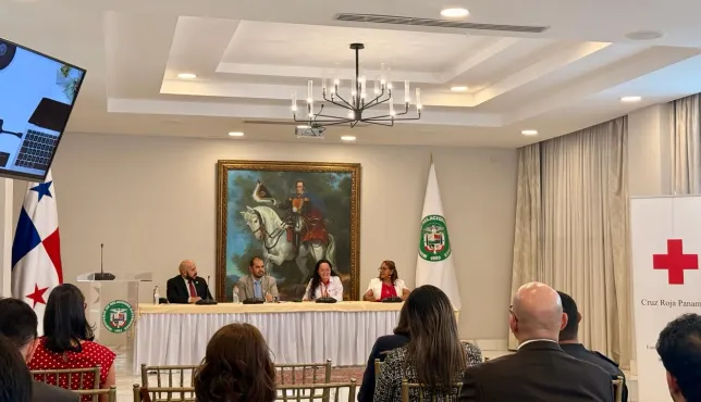 Fotografía de participantes en el simposio