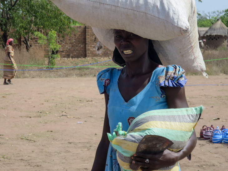 Modestine, agricultrice et mère de sept enfants, a tout perdu pendant les violences dans son village Maïnodjio, dans l’Ouham. Aujourd'hui, elle peut enfin reprendre ses activités agricoles et subvenir aux besoins de ses enfants grâce aux semences et outils agricoles reçus. Félicien Mamadou/CICR