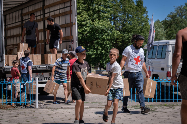 Distribution de nourriture et d’articles d’hygiène aux communautés vulnérables de la région de Mykolaiv. Yevgen Noskeno/CICR