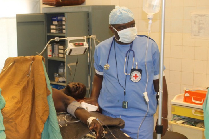 Gao hospital, Mali. A patient is treated by the ICRC medical team.