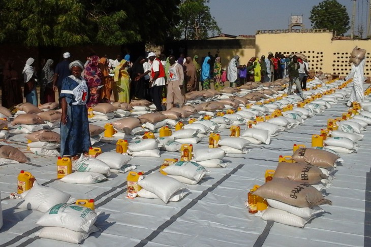 Madinatu Mosque, Maiduguri, Nigeria, 24 January 2015. ICRC staff prepare emergency food supplies for some 3,600 displaced people who fled from Baga to Maiduguri after Boku Haram attacked their town.