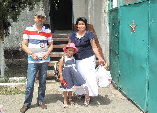 Two people who have visited their detained relative under the ICRC's family visit assistance programme.