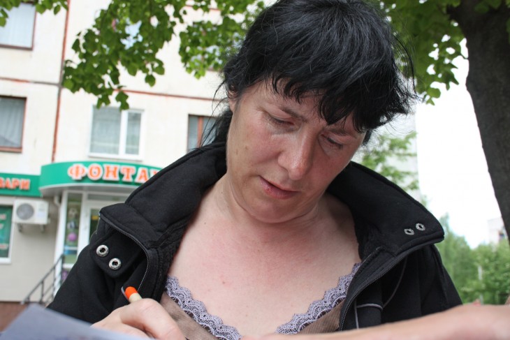 Ruslana writes to her sister, all thoughts of the bus forgotten. 