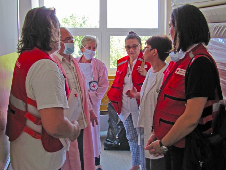 Subotica, Serbia. Hospital, ICRC and Serbian Red Cross personnel discuss how best to help Imtisal and her family.