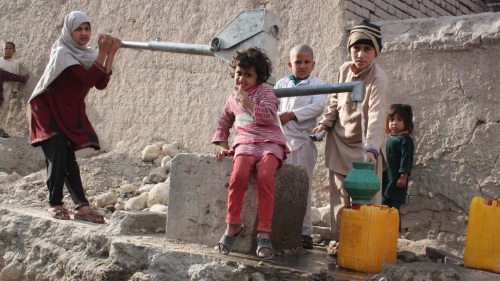 Children fill their jerrycans at a pump repaired by the ICRC.