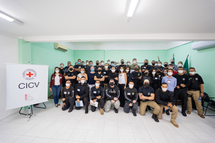 Gestores e agentes penitenciários em recebem certificado do workshop sobre a aplicação prática das Regras de Mandela. Foto: C. de Almeida/CICV