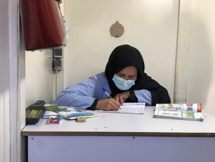 Weeda at her desk at the ICRC physical rehabilitation centre in Herat. – Zabiullah Barmak/ICRC